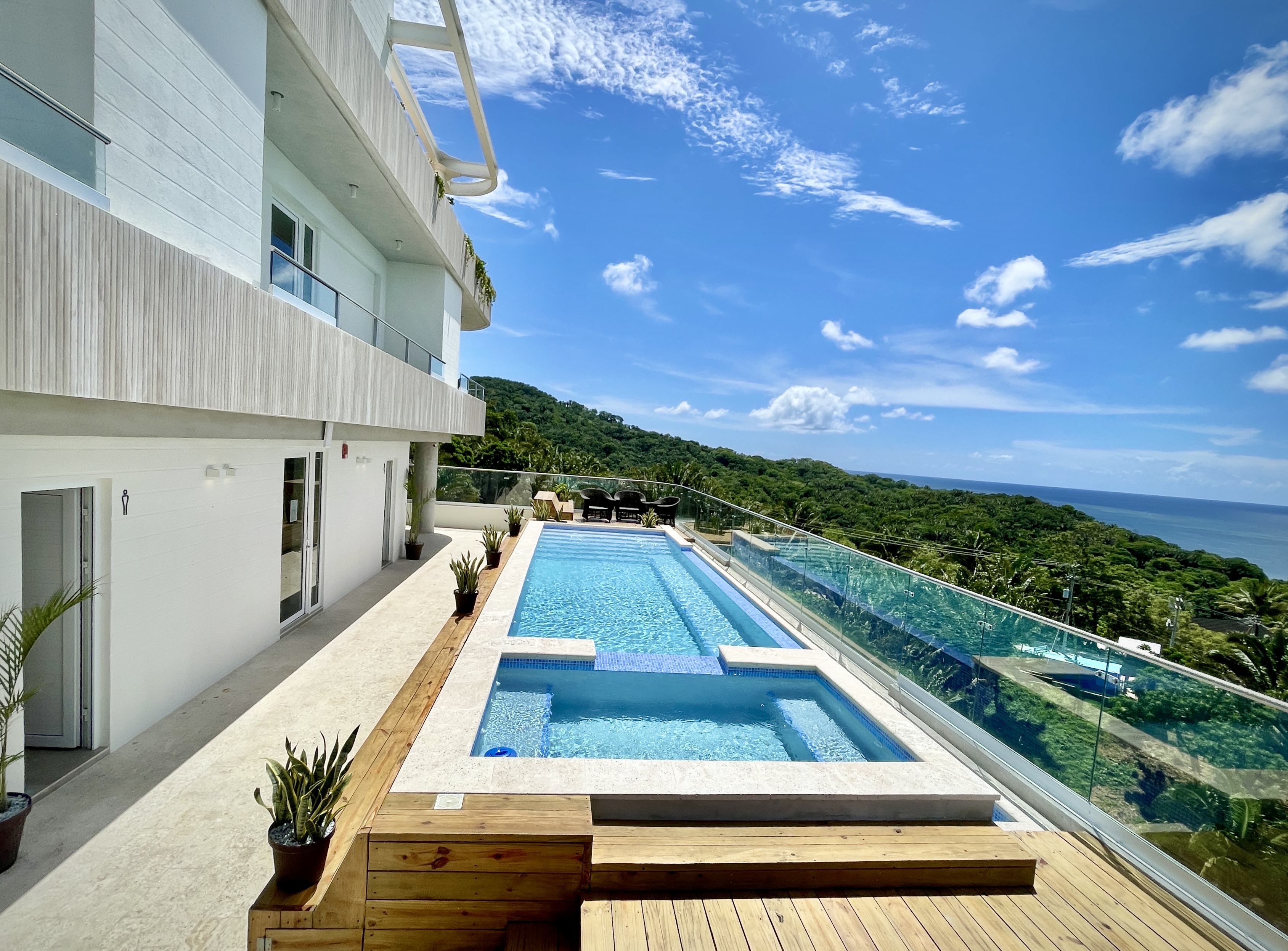 Duna Residence Roatan: Modern Accommodation in the Caribbean